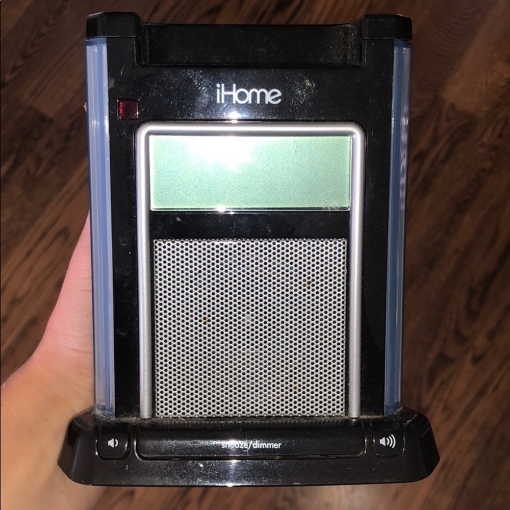 Ihome for iPhone 4 (or use with adaptor)